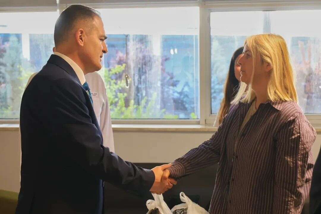 ​Muğla Valisi Akbıyık,  AK Parti Eski İl Başkanı Laçin’in Ailesini Hastanede Ziyaret Etti 2